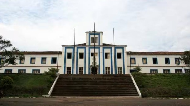 O prédio principal do antigo Quartel do Regimento de Cavalaria de Minas Gerais 